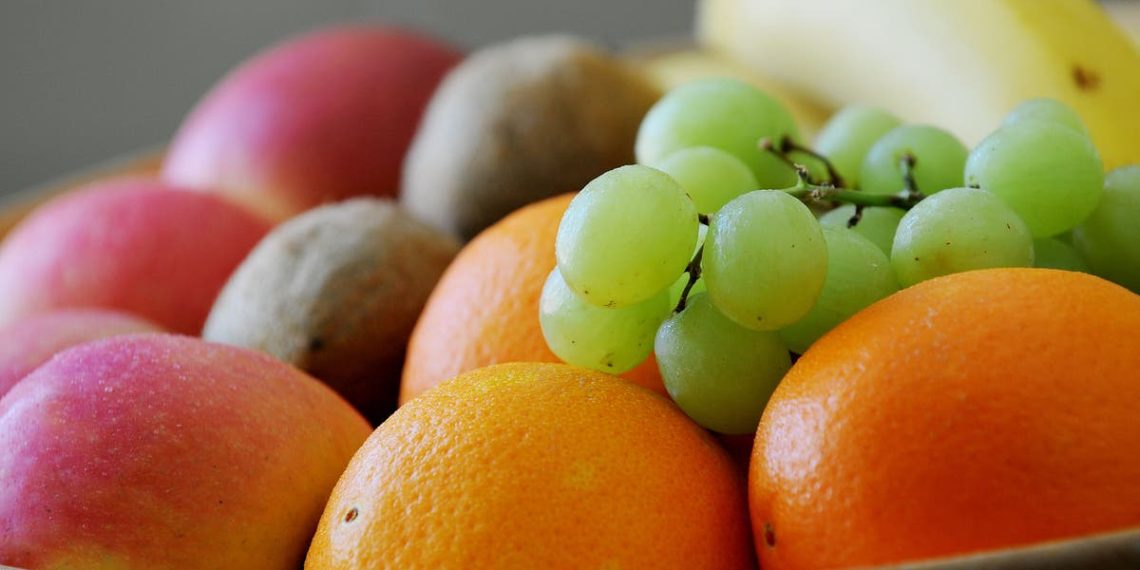 Aviso enquanto os cientistas revelam as frutas e vegetais com os produtos químicos mais eternos