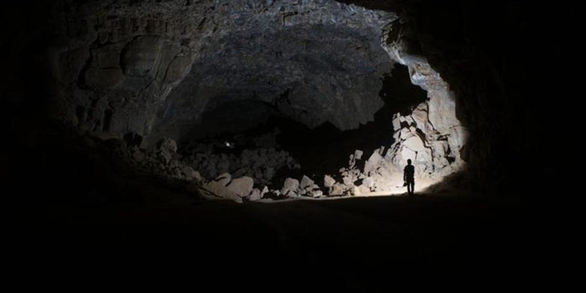 Humanos antigos se esconderam em tubo de lava da Arábia Saudita por mais de 7.000 anos