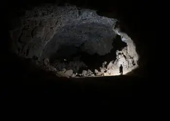 Humanos antigos se esconderam em tubo de lava da Arábia Saudita por mais de 7.000 anos