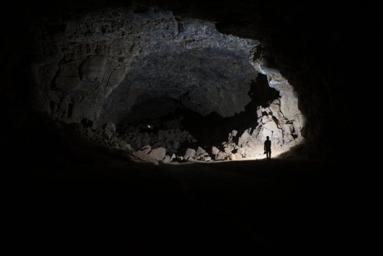 Antigos humanos se refugiaram em tubo de lava na Arabia