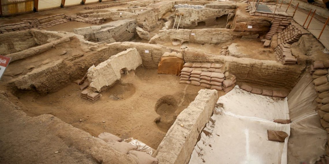 Arqueólogos descobrem o que pode ser o pedaço de pão mais antigo conhecido