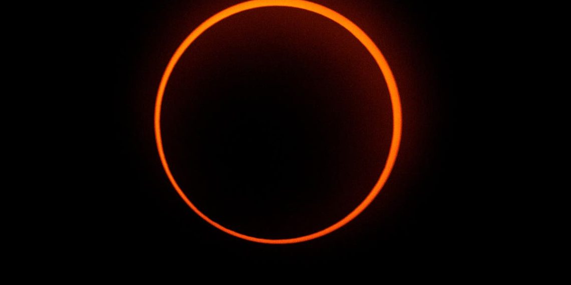 Assista novamente enquanto grandes multidões se reúnem em Oklahoma para assistir ao eclipse solar total de 2024