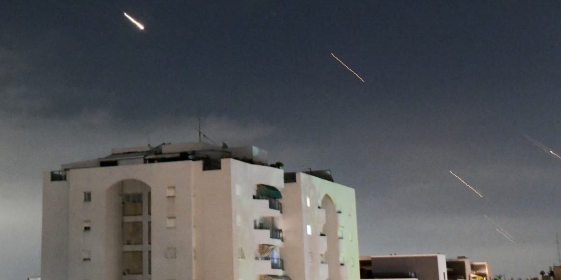Ataque do Irã frustrado enquanto jatos da RAF ajudam a abater 330 drones e mísseis disparados contra Israel – ao vivo