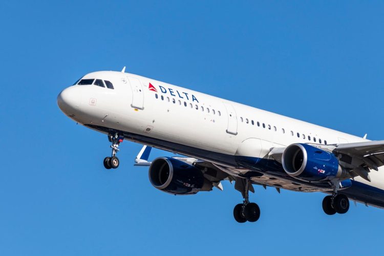 Aviao da Delta Airlines com emergencia de deslizamento durante voo