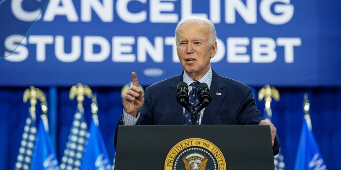 Biden diz que 'não está impedindo' os esforços de alívio da dívida estudantil ao revelar cinco novas iniciativas em Wisconsin