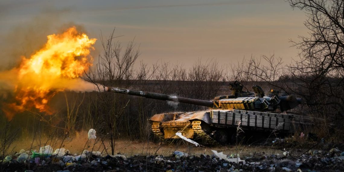 A Ucrânia enfrenta o agravamento da situação na frente oriental graças aos intensos ataques russos, diz o chefe do exército