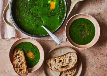 Uma receita para os gourmets: sopa de alho selvagem