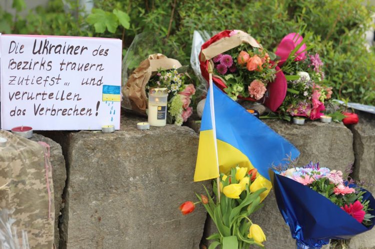 Dois homens da Ucrania sao mortos a facadas por russos