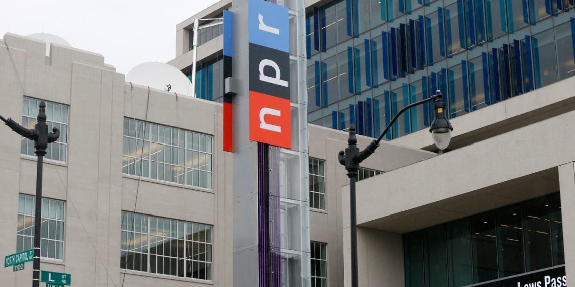Editor sênior da NPR renuncia após ensaio criticando a falta de 'diversidade de pontos de vista' na rede