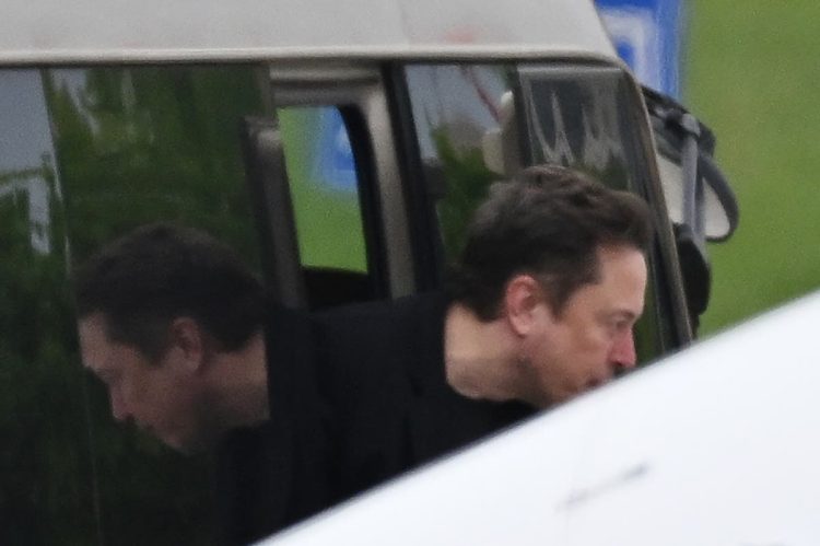 Elon Musk une forcas com Baidu para carros autonomos na