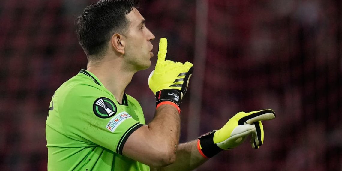 Emiliano Martinez diz que ser o herói do pênalti do Villa contra o Lille foi 'destino'