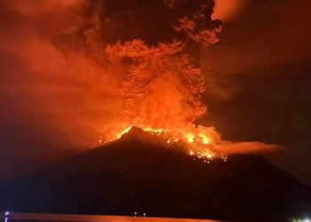 Volcano eruption turns night sky red in Indonesia
