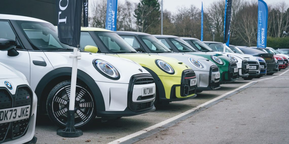 Especialistas prevêem mais de dois milhões de vendas de automóveis no Reino Unido em 2024