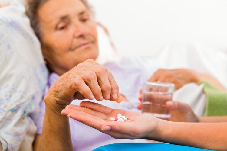 Estudo recomenda evitar uso de medicamentos antipsicoticos em idosos com