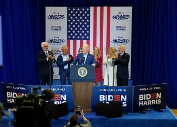 A família Kennedy endossa oficialmente Biden em evento de campanha, no último desprezo por RFK Jr
