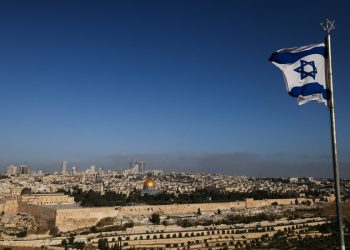 Governo do Reino Unido pede desescalada enquanto Israel lança ataque ao Irã
