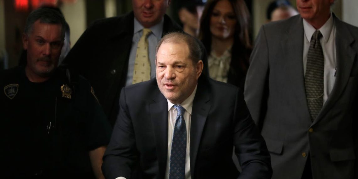 Harvey Weinstein comparecerá pela primeira vez ao tribunal de Manhattan desde que a condenação por estupro em Nova York foi anulada