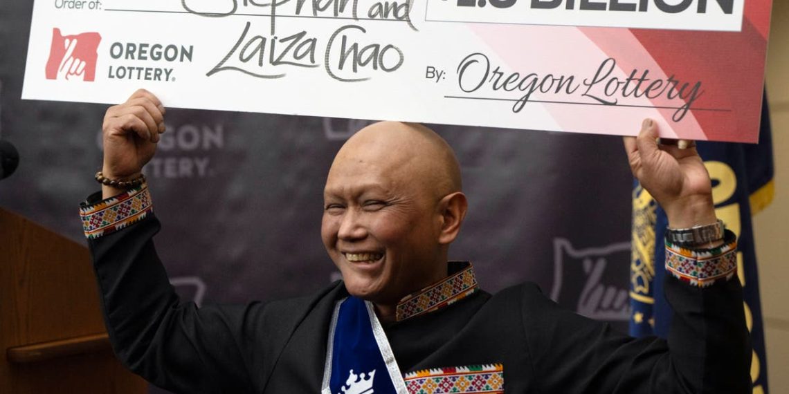 O vencedor do jackpot da Powerball de US$ 1,3 bilhão é um imigrante do Laos que luta contra o câncer há oito anos