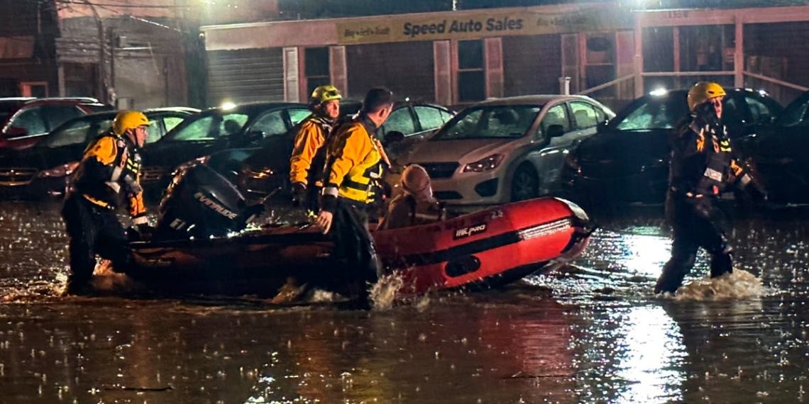 Inundações repentinas atingem a área de Pittsburgh e estimulam vários resgates na água