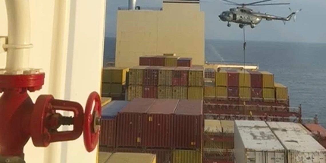 Irã apreende navio de carga ligado a Israel enquanto mundo se prepara para ataque de vingança