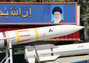 Irã ativa sistema de defesa aérea e desvia voos após ‘explosões’ ouvidas sobre grande cidade