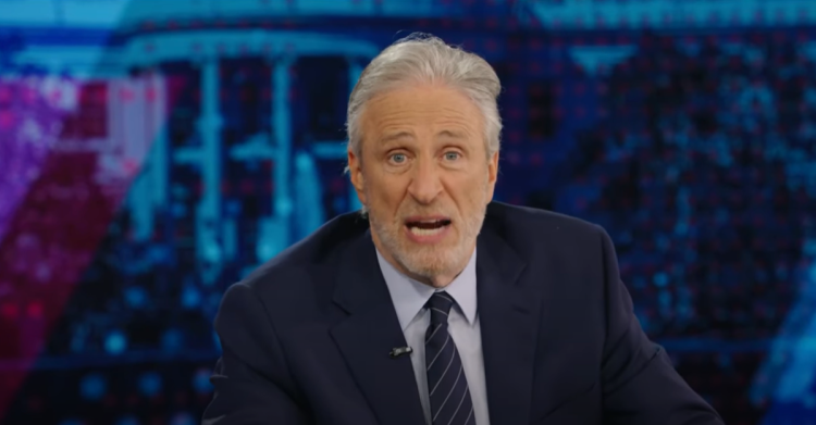 Jon Stewart critica postura de Trump em tribunal Imagine cometer
