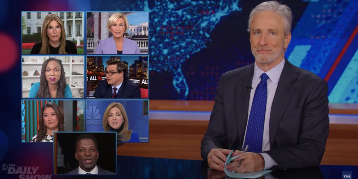 Jon Stewart faz discurso retórico sobre julgamento 'mundano' de Trump