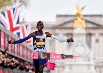 Kenenisa Bekele diz que o campo da Maratona de Londres estará ‘lembrando’ Kelvin Kiptum