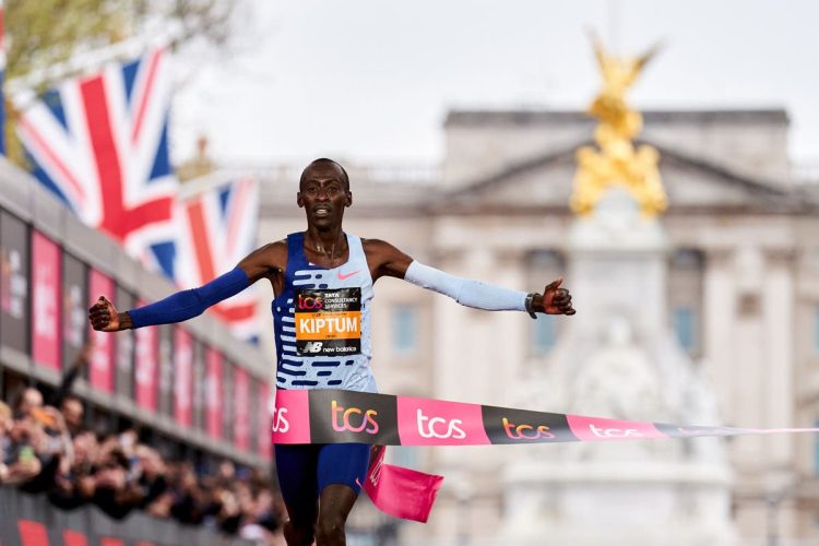 Kenenisa Bekele afirma que participantes da Maratona de Londres honrarao