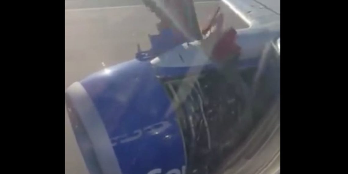 Peça do motor cai do avião Boeing da Southwest Airlines durante a decolagem