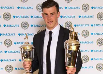 Neste dia de 2013: o atacante do Tottenham Gareth Bale ganha dois prêmios PFA