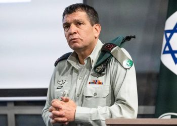 Oriente Médio - ao vivo: Chefe da inteligência militar israelense renuncia - como 'vala comum encontrada' sob o hospital de Gaza