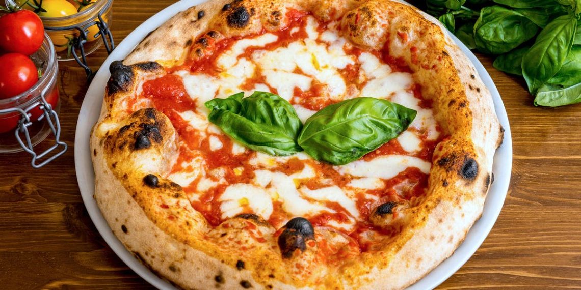 Os croissants não são franceses e o molho de pizza não é italiano – os pratos nacionais que não são de onde você pensa