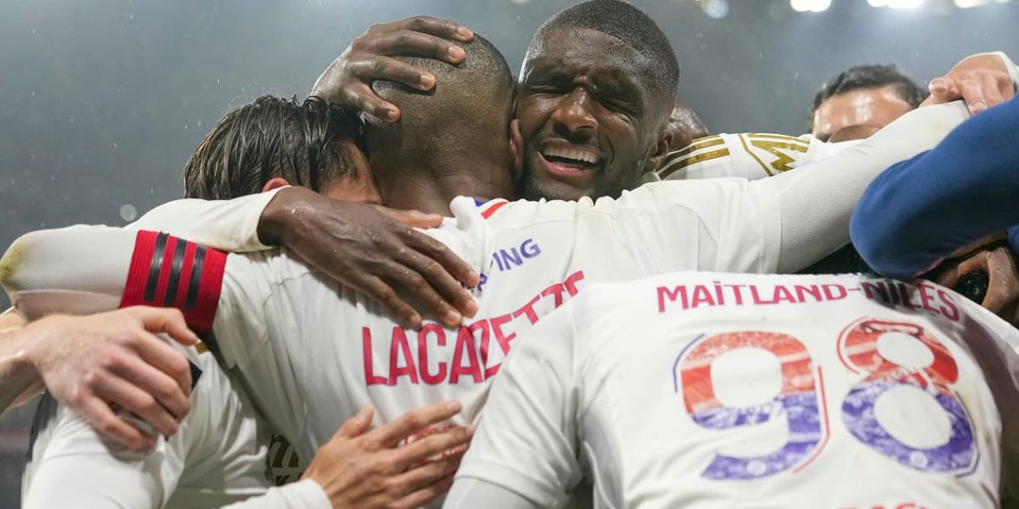 PSG sagrou-se campeão da Ligue 1 com vitória do Lyon sobre o segundo colocado Mônaco
