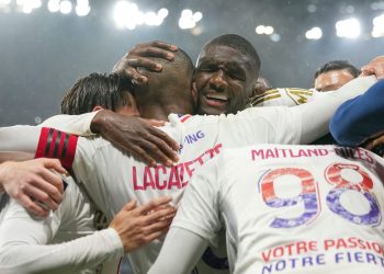 PSG sagrou-se campeão da Ligue 1 com vitória do Lyon sobre o segundo colocado Mônaco