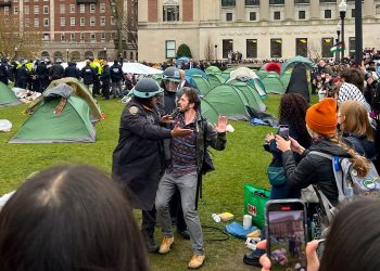Polícia de Nova York prende manifestantes pró-Palestina na Universidade de Columbia