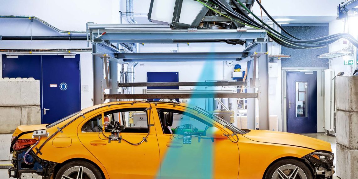 Por que a Mercedes agora está radiografando seus testes de colisão