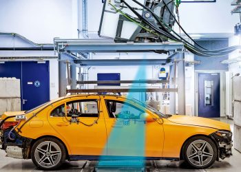 Por que a Mercedes agora está radiografando seus testes de colisão