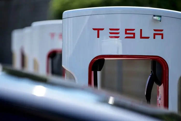 Prejuizo da Tesla aumenta 55 com demissoes atrasos de entrega