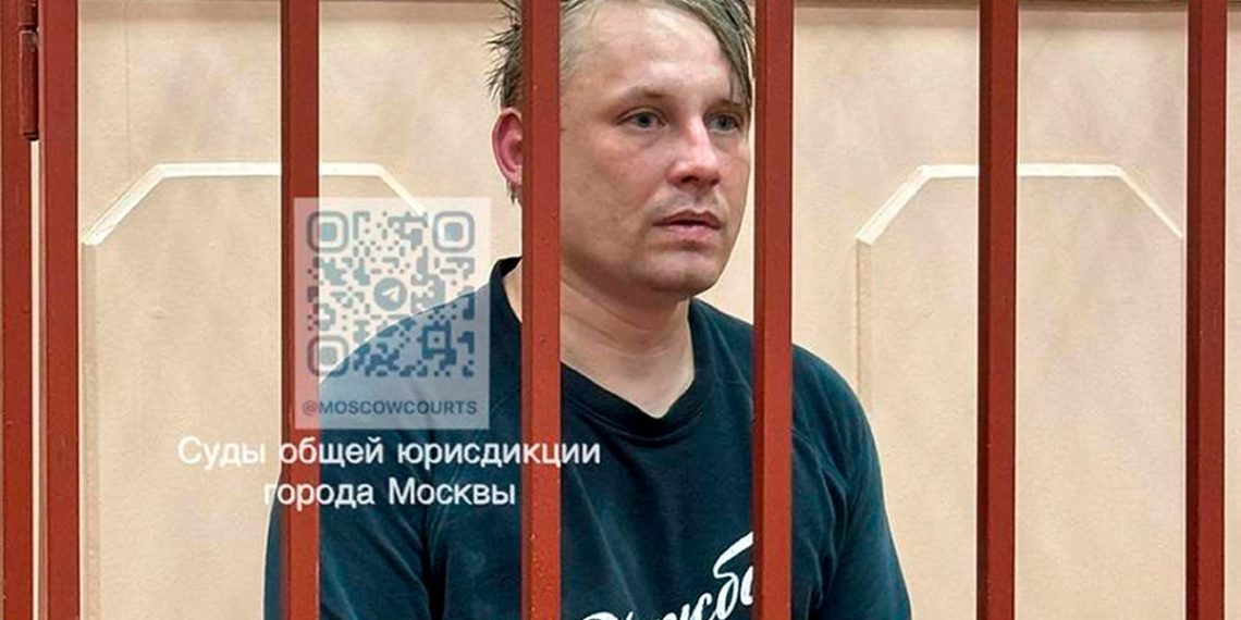 Rússia prende dois jornalistas por ‘trabalharem com o grupo Alexei Navalny’