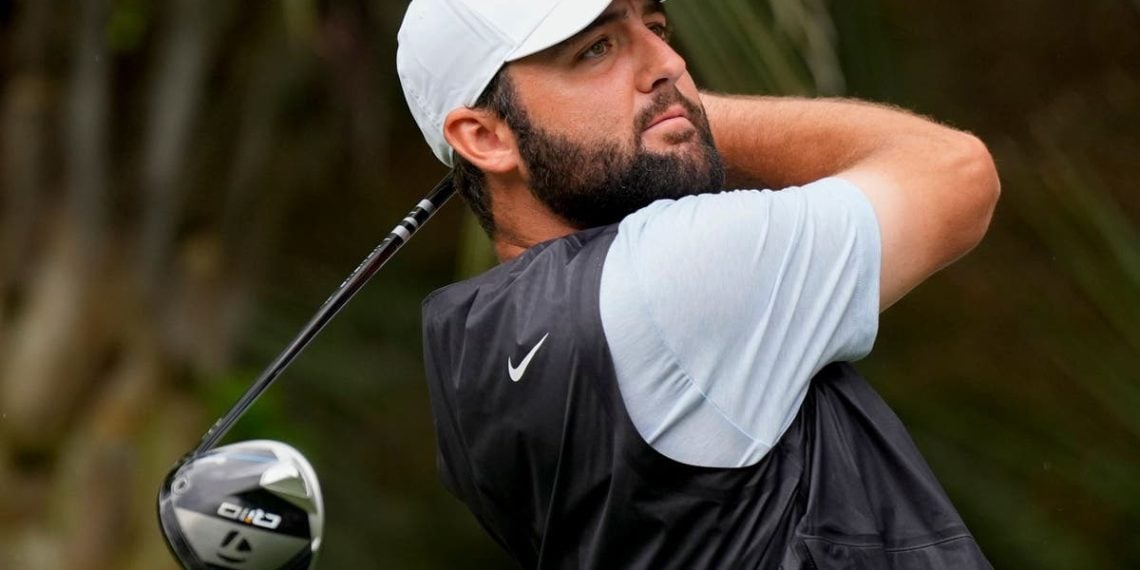 Scottie Scheffler cinco tacadas à frente com o clima forçando a finalização na segunda-feira