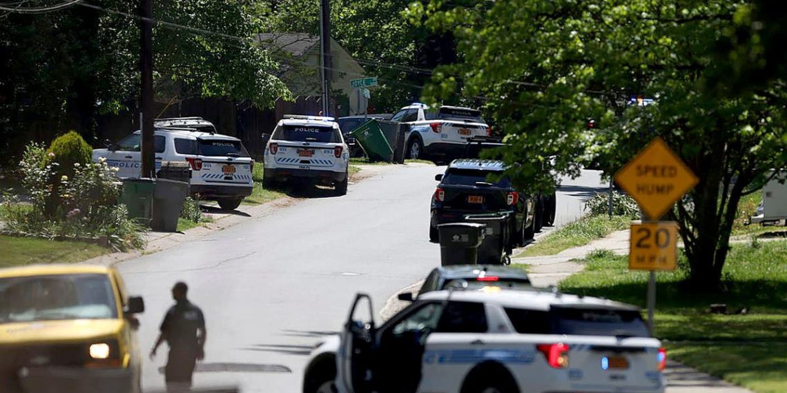 Suspeito morto após três marechais dos EUA mortos e oito policiais feridos no tiroteio em Charlotte: Ao vivo
