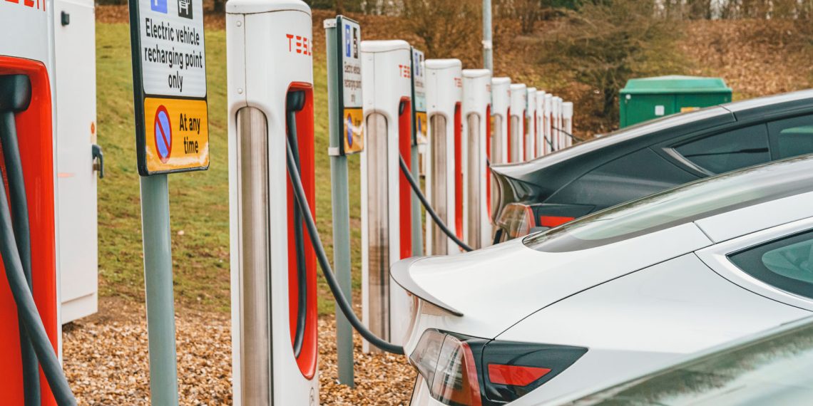 Tesla reduz custo de adesão ao Supercharger para outros EVs