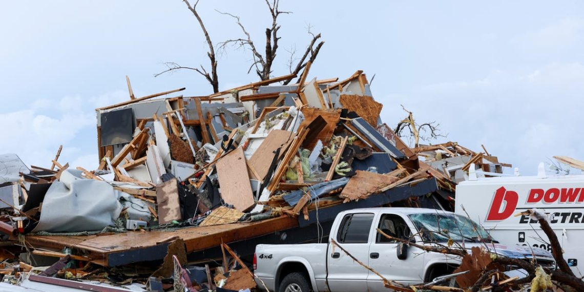 Tornados destroem casas em Nebraska enquanto tempestades ameaçam partes do meio-oeste