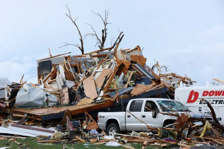 Tornados destroem casas em Nebraska e tempestades ameacam o meio oeste