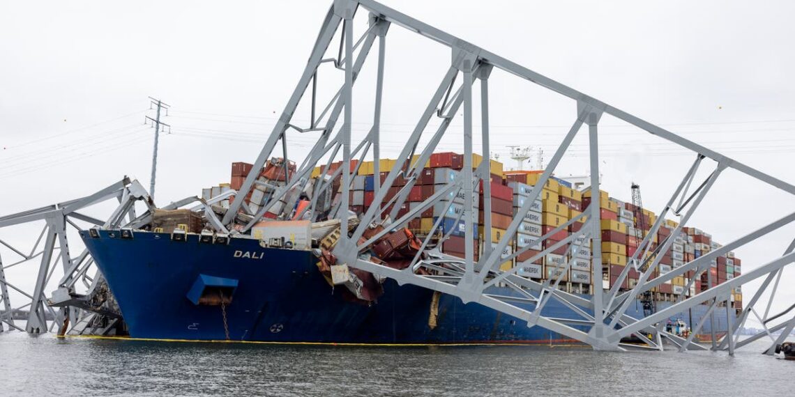 A tripulação do navio de Baltimore se preocupou com 'o que o mundo pensa' deles dias após o colapso da Key Bridge