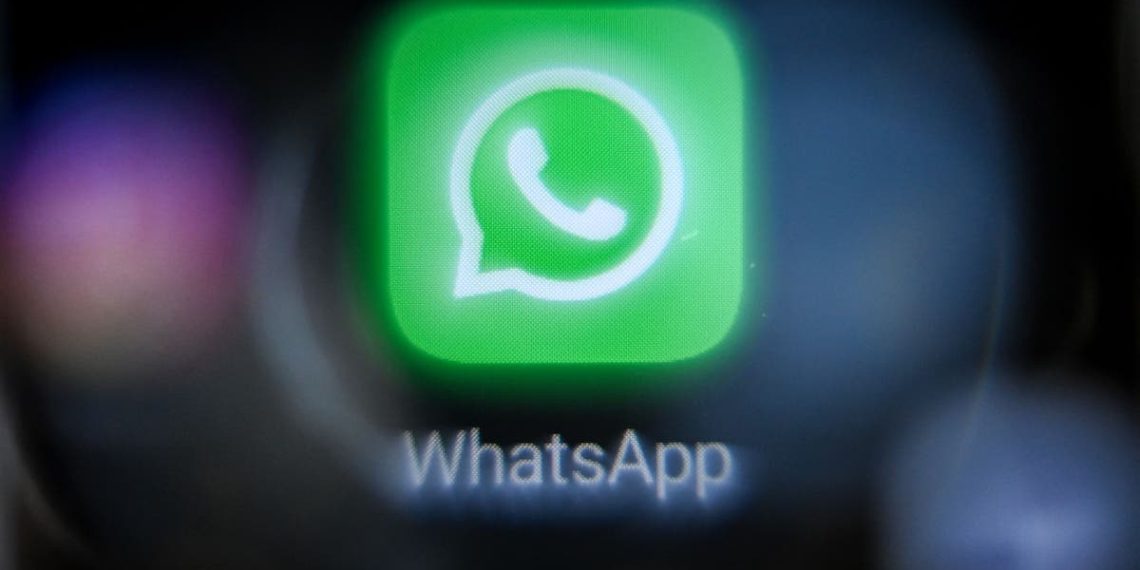 Pessoas indignadas com pequena mudança de cor no aplicativo WhatsApp