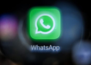 Pessoas indignadas com pequena mudança de cor no aplicativo WhatsApp