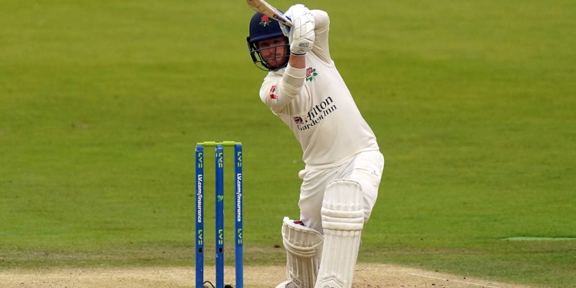 O segundo maior total de Warwickshire em sua história coloca Durham sob pressão