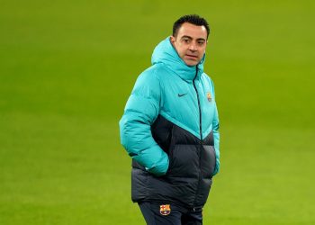 Xavi supostamente deve permanecer como técnico do Barcelona após reverter a decisão de sair